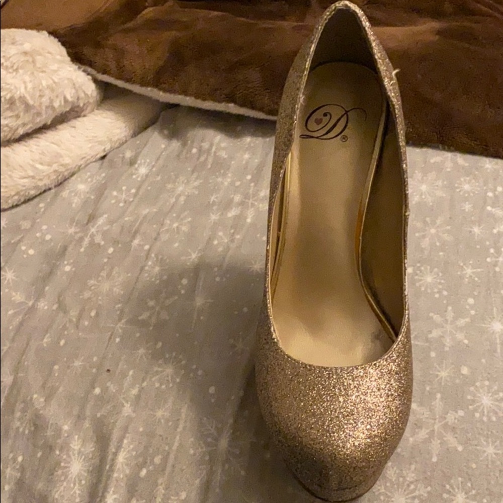 Delicious Gold glitter heels